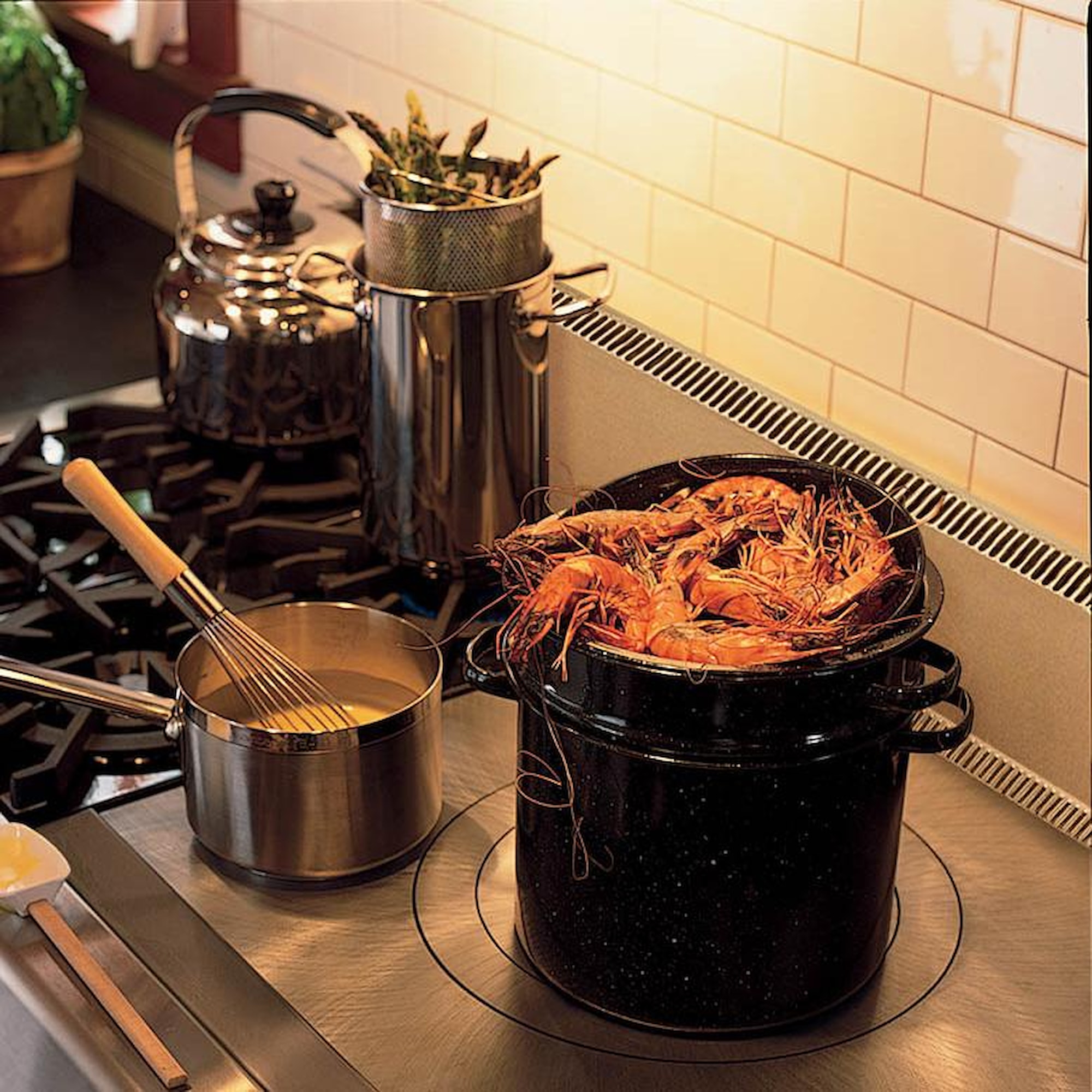 Wolf DF604GF 60" Dual Fuel Range with Double Oven, 4 Burners, Griddle